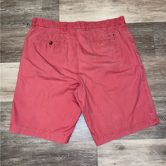 Mens Tommy Hilifiger Khaki Shorts Size 34 Pink Salmon Like New Fancy Button Belt - Picture 2 of 3